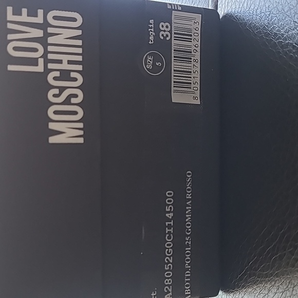 New in box Moschino red sandals size 8 - Picture 5 of 5